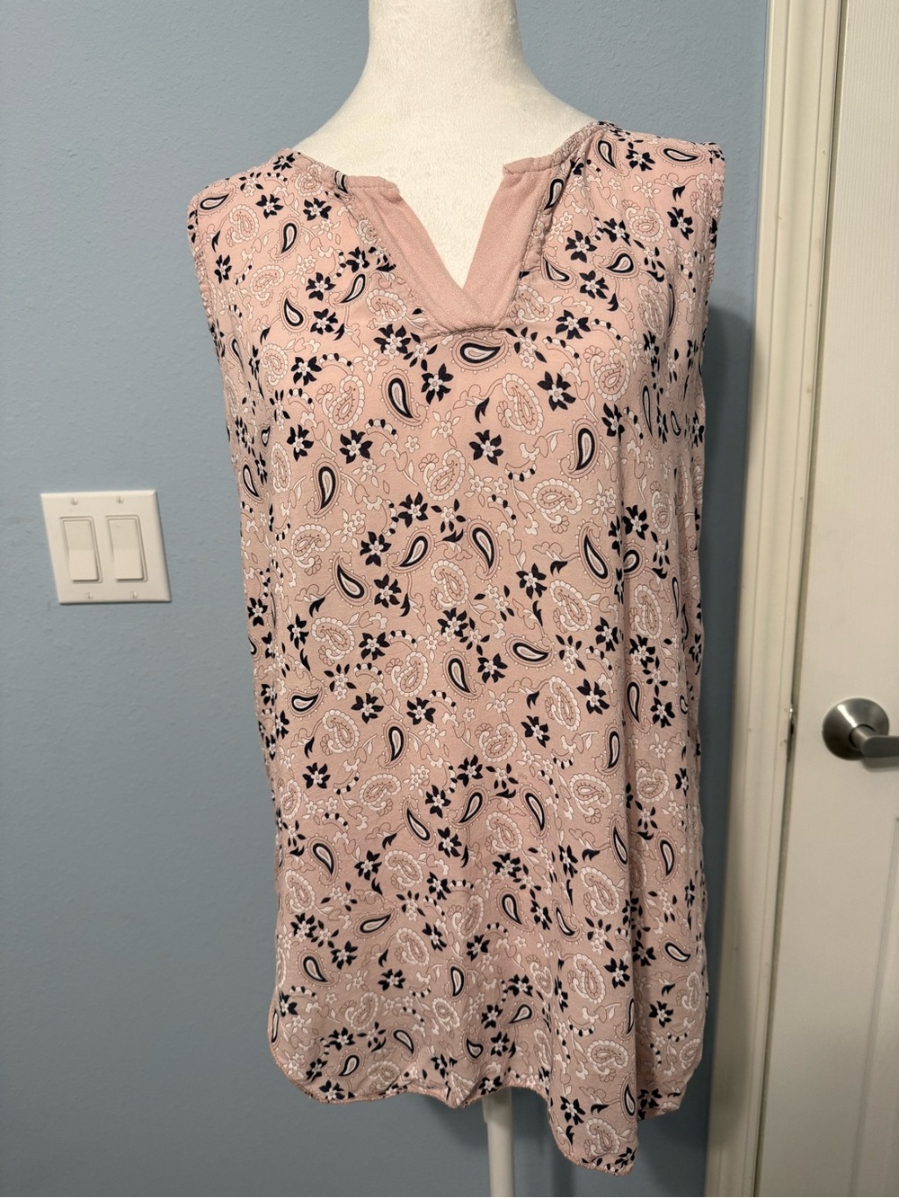 Sleeveless Pink Paisley V-Neck Tunic Top